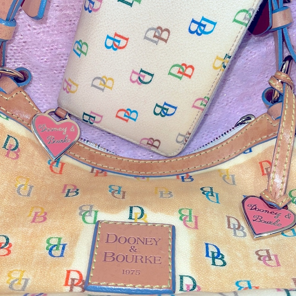 Dooney and Bourke Wallet and shoulder bag🙌💕!!